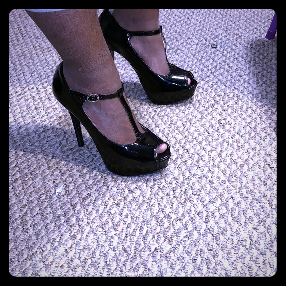 Steve Madden Black patent Mary Jane heels